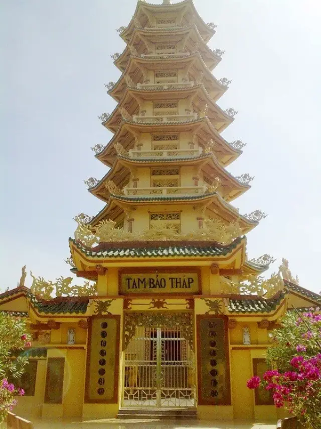 Tháp Tam Bảo chùa Phước Hải Tự
