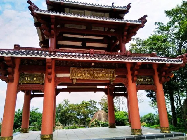 Cổng chùa